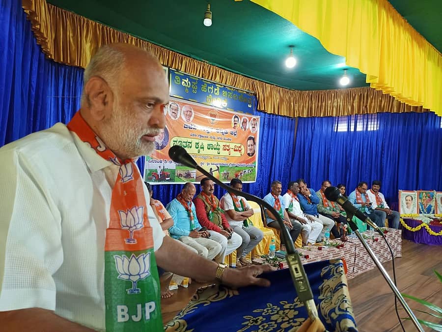 ಶಿರಸಿ ತಾಲ್ಲೂಕಿನ ಬಿಸಲಕೊಪ್ಪದ ಸೂರ್ಯನಾರಾಯಣ ಪ್ರೌಢಶಾಲೆಯ ಸಭಾಂಗಣದಲ್ಲಿ ನಡೆದ ಸಂವಾದದಲ್ಲಿ ಸಚಿವ ಶಿವರಾಮ ಹೆಬ್ಬಾರ ಮಾತನಾಡಿದರು