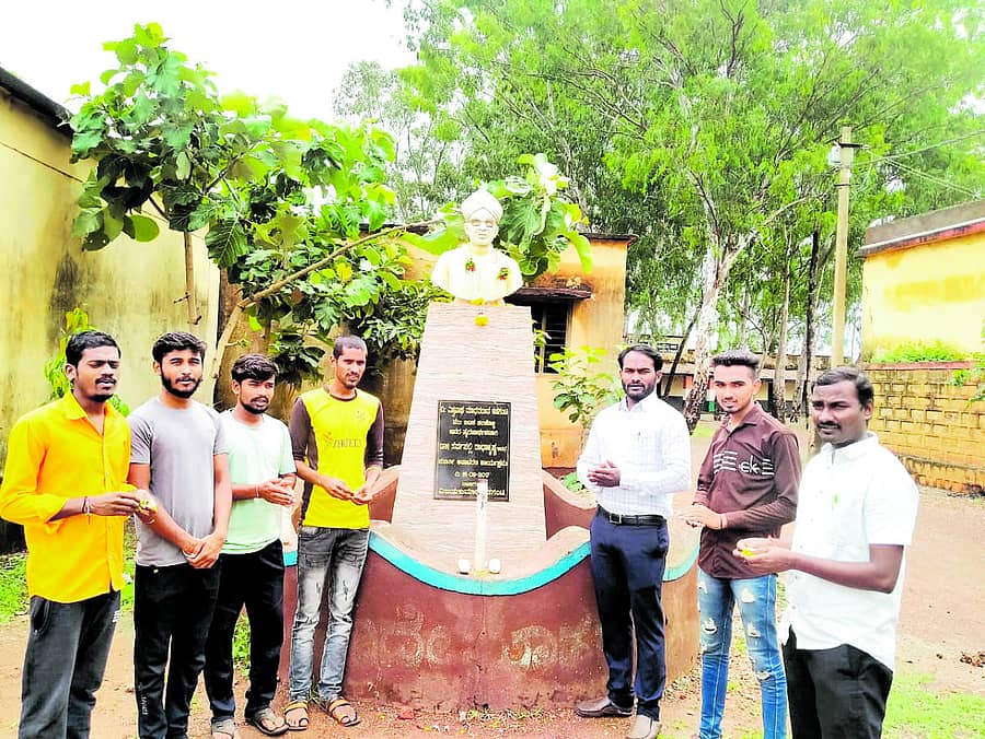 ಖಟಕಚಿಂಚೋಳಿ ಗ್ರಾಮದಲ್ಲಿ ಎಬಿವಿಪಿ ವತಿಯಿಂದ ಶಿಕ್ಷಕರ ದಿನ ಆಚರಿಸಲಾಯಿತು