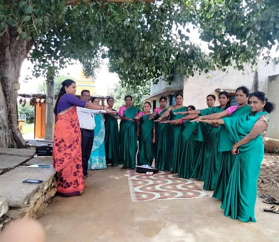 ಹುಳಿಯಾರು ಹೋಬಳಿಯ ದಬ್ಬಗುಂಟೆ ಗ್ರಾಮದಲ್ಲಿ ಧರ್ಮಸ್ಥಳ ಯೋಜನೆಯಿಂದ ಆರ್ಥಿಕ ಮಾಸಾಚರಣೆ ಕಾರ್ಯಕ್ರಮದಡಿ ಸದಸ್ಯರಿಗೆ ಪ್ರತಿಜ್ಞಾವಿಧಿ ಬೋಧಿಸಲಾಯಿತು