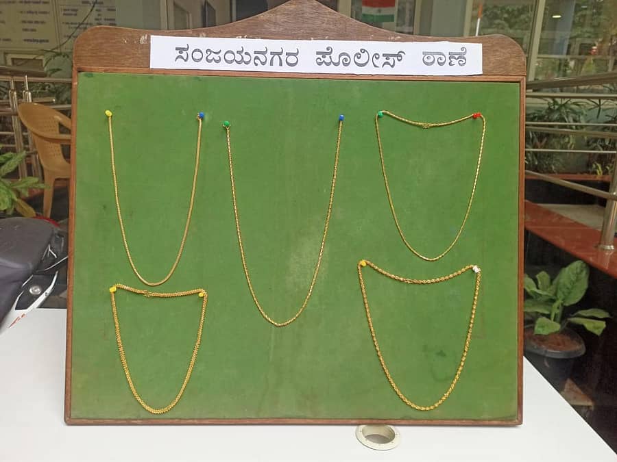 ಆರೋಪಿಗಳಿಂದ ಜಪ್ತಿ ಮಾಡಲಾದ ಚಿನ್ನದ ಸರಗಳು