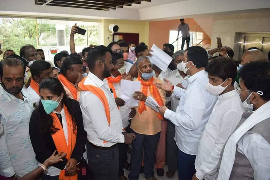ಬಿಜೆಪಿ ಕಚೇರಿಯಲ್ಲಿ ಅಹವಾಲು ಸ್ವೀಕರಿಸಿದ ಸಚಿವ ಸುನಿಲ್ ಕುಮಾರ್