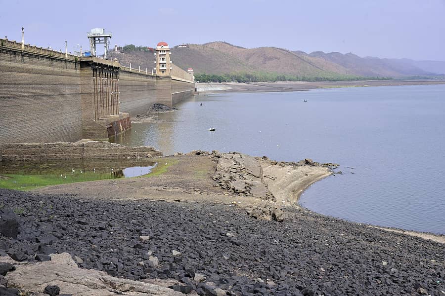 ಕೊಪ್ಪಳ ತಾಲ್ಲೂಕಿನ ಮುನಿರಾಬಾದ್ ಸಮೀಪದ ತುಂಗಭದ್ರಾ ಜಲಾಶಯದಲ್ಲಿ ಹೂಳು ತುಂಬಿರುವ ದೃಶ್ಯ - –ಪ್ರಜಾವಾಣಿ ಚಿತ್ರ