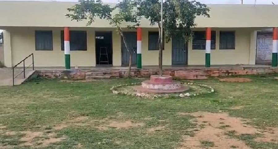 ಉಚ್ಚಂಗಿದುರ್ಗ ಸಮೀಪದ ಅರಸೀಕೆರೆ ಗ್ರಾಮದಲ್ಲಿ ಶನಿವಾರ ಕಿಚ್ಚ ಸುದೀಪ್ ಅವರ ಹುಟ್ಟುಹಬ್ಬದ ಅಂಗವಾಗಿ ಅನ್ನ ಸಂತರ್ಪಣೆ ಕಾರ್ಯ ನಡೆಯಿತು.