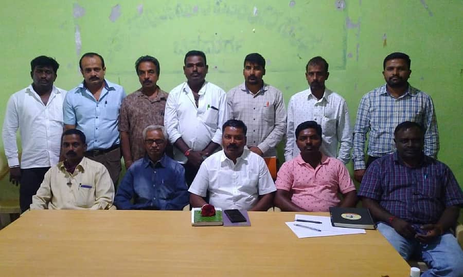 ಕರ್ನಾಟಕ ರಾಜ್ಯ ಪತ್ರಿಕಾ ವಿತರಕರ ಕ್ಷೇಮಾಭಿವೃದ್ಧಿ ಸಂಘದ ಪದಾಧಿಕಾರಿಗಳ ಆಯ್ಕೆಯು ಚಿತ್ರದುರ್ಗ ಜಿಲ್ಲೆಯ ಪತ್ರಿಕಾ ಭವನದಲ್ಲಿ ನಡೆಯಿತು.