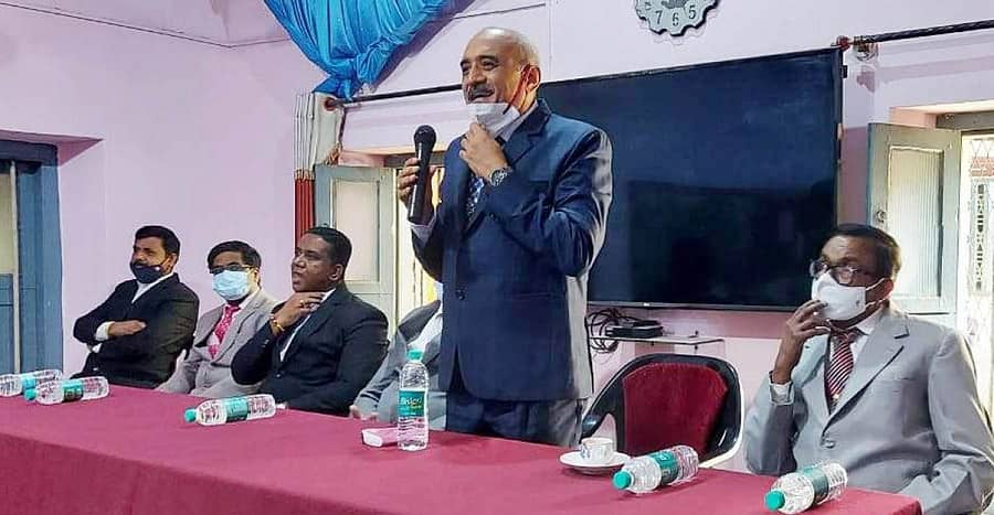 ಮೆಗಾ ಅದಾಲತ್ ಸಂಬಂಧ ಕೋಲಾರದಲ್ಲಿ ಸೋಮವಾರ ನಡೆದ ಪೂರ್ವಭಾವಿ ಸಭೆಯಲ್ಲಿ ಪ್ರಧಾನ ಜಿಲ್ಲಾ ಮತ್ತು ಸತ್ರ ನ್ಯಾಯಾಧೀಶ ಕೆ.ಆರ್.ನಾಗರಾಜ್ ಮಾತನಾಡಿದರು