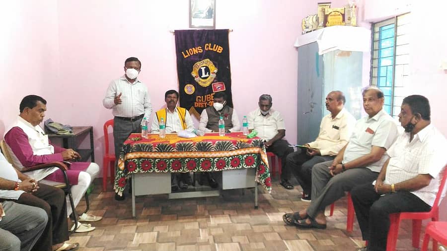 ಗುಬ್ಬಿಯಲ್ಲಿ ನಡೆದ ಸಾಕ್ಷರತಾ ದಿನಾಚರಣೆಯಲ್ಲಿ ಬಿಇಒ ಸೋಮಶೇಖರ್, ಪಟ್ಟಣ ಪಂಚಾಯಿತಿ ಅಧ್ಯಕ್ಷ ಅಣ್ಣಪ್ಪಸ್ವಾಮಿ, ಲಯನ್ಸ್ ಅಧ್ಯಕ್ಷ ಮಲ್ಲಪ್ಪ ಹಾಜರಿದ್ದರು