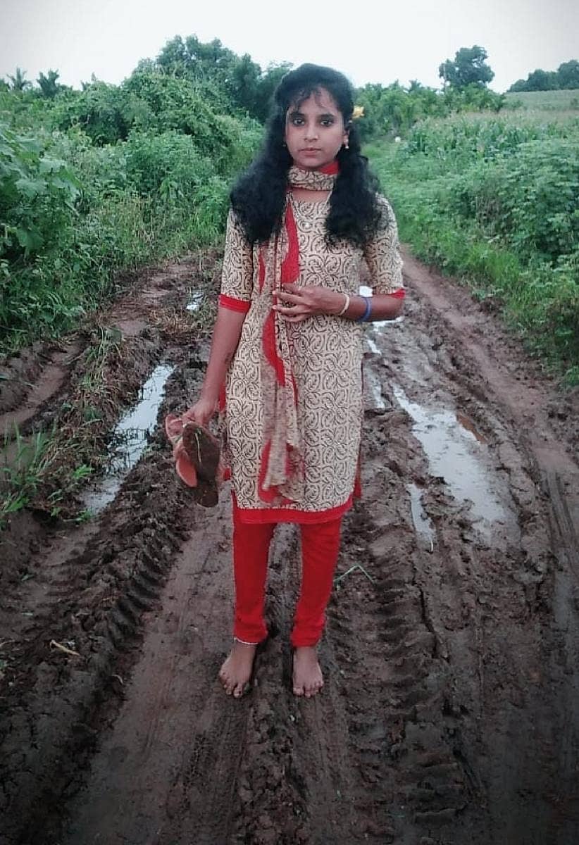 ಮಾಯಕೊಂಡ ಹೋಬಳಿಯ ಹೆದ್ನೆ–ರಾಂಪುರ ಕಚ್ಚಾ ರಸ್ತೆಯಲ್ಲಿ ಬಿಂದು ಆರ್.ಡಿ.