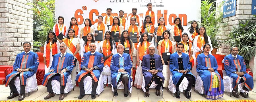 ಕಾರ್ಯಕ್ರಮದಲ್ಲಿ ಪ್ರತಿಭಾವಂತ ವಿದ್ಯಾರ್ಥಿಗಳು ಹಾಗೂ ವಿವಿಧ ವಿಭಾಗಗಳಲ್ಲಿ ಉತ್ತಮ ಸಾಧನೆಗೈದ ವಿದ್ಯಾರ್ಥಿಗಳಿಗೆ ಚಿನ್ನದಪದಕ ಪ್ರದಾನ ಮಾಡಲಾಯಿತು. ಕೆ.ಕೆ.ಅಗರವಾಲ್, ರೇವಾ ವಿಶ್ವವಿದ್ಯಾಲಯದ ಕುಲಾಧಿಪತಿ ಡಾ.ಪಿ.ಶ್ಯಾಮರಾಜು, ಕುಲಪತಿ ಡಾ.ಎಂ.ಧನಂಜಯ, ಕುಲಸಚಿವ ಡಾ.ಎನ್.ರಮೇಶ್, ಪರೀಕ್ಷಾ ನಿಯಂತ್ರಣ ವಿಭಾಗದ ಮುಖ್ಯಸ್ಥೆ ಡಾ.ಜಿ.ಬೀನಾ ಇದ್ದರು