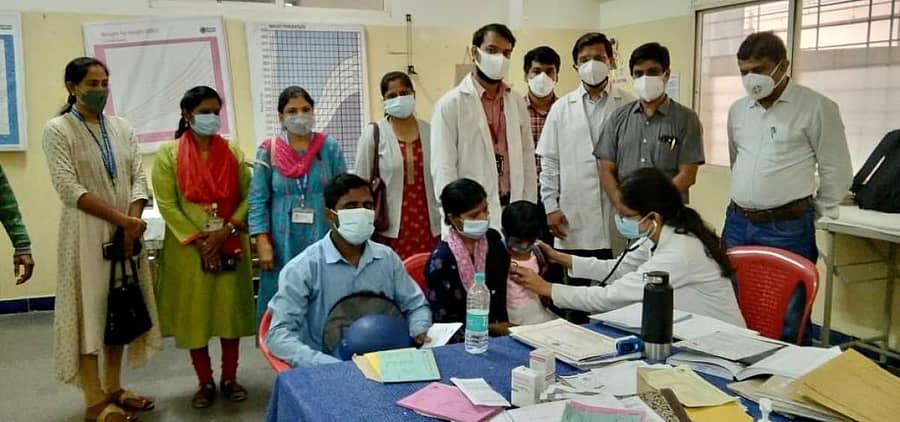 ಹೊಸಕೋಟೆಯ ಎಂವಿಜೆ ಆಸ್ಪತ್ರೆಯಲ್ಲಿ ಅಪೌಷ್ಟಿಕ ಮಕ್ಕಳ ಆರೋಗ್ಯ ತಪಾಸಣಾ ಶಿಬಿರ ನಡೆಯಿತು. ತಾಲ್ಲೂಕು ಆರೋಗ್ಯಾಧಿಕಾರಿ ಡಾ.ಸತೀಶ್, ಎಂವಿಜೆ ಆಸ್ಪತ್ರೆಯ ಡಾ.ಪ್ರಮೋದ್, ಹಿರಿಯ ಆರೋಗ್ಯ ನಿರೀಕ್ಷಕ ಗುರುರಾಜ್ ಹಾಜರಿದ್ದರು