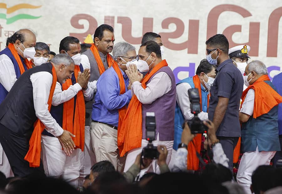 ಇದೇ 16ರಂದು ಪ್ರಮಾಣವಚನದ ನಂತರ ಗುಜರಾತ್‌ ಸಚಿವರಿಂದ ಪರಸ್ಪರ ಶುಭಾಶಯ