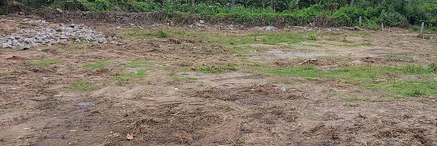 ಆನೆಗೂಂದಿ ತಳವಾರಗಟ್ಟದ ಸಮೀಪ ಮಾದರಿ ಉದ್ಯಾನ ನಿರ್ಮಿಸಲು ಕಾಯ್ದಿರಿಸಲಾದ ಗ್ರಾಮ ಪಂಚಾಯಿತಿಯ ಒಂದು ಎಕರೆ ಭೂಮಿಯನ್ನು ಸ್ವಚ್ಚಗೊಳಿಸಿರುವುದು