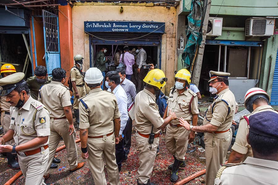 ಚಾಮರಾಜಪೇಟೆ ಬಳಿ ಇರುವ ಹೊಸ ತರಗುಪೇಟೆಯ ಲಾರಿ ಸರ್ವಿಸ್ ಗೋಡನ್‌ನಲ್ಲಿ ಸ್ಪೋಟ ಸಂಭವಿಸಿದ ಸ್ಥಳ