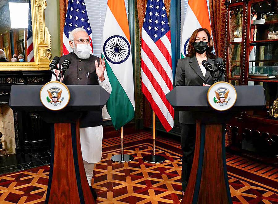 ಪ್ರಧಾನಿ ನರೇಂದ್ರ ಮೋದಿ ಹಾಗೂ ಅಮೆರಿಕ ಉಪಾಧ್ಯಕ್ಷೆ ಕಮಲಾ ಹ್ಯಾರಿಸ್ ಅವರು ಶ್ವೇತಭವನದಲ್ಲಿ ಜಂಟಿ ಸುದ್ದಿಗೋಷ್ಠಿ ನಡೆಸಿದರು –ಪಿಟಿಐ ಚಿತ್ರ