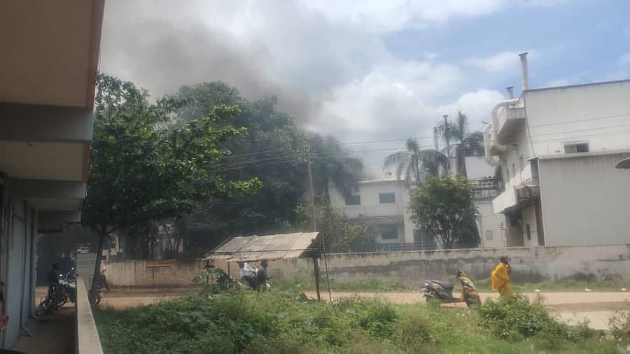 ಅತ್ತಿಬೆಲೆಯ ರಾಸಾಯನಿಕ ಘಟಕವೊಂದರ ಬಾಯ್ಲರ್ನಲ್ಲಿ ಸ್ಫೋಟ (ಕೃಪೆ – @nkaggere twitter)