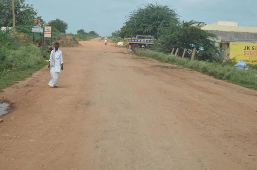ಯಾದಗಿರಿ ಜಿಲ್ಲೆಯ ಸುರಪುರ ತಾಲ್ಲೂಕಿನ ನಾಗರಾಳ–ಹಂದ್ರಳ ಬಳಿ ಹದಗೆಟ್ಟಿರುವ ರಾಜ್ಯ ಹೆದ್ದಾರಿ ರಸ್ತೆಪ್ರಜಾವಾಣಿ ಚಿತ್ರ: ರಾಜಕುಮಾರ ನಳ್ಳಿಕರ