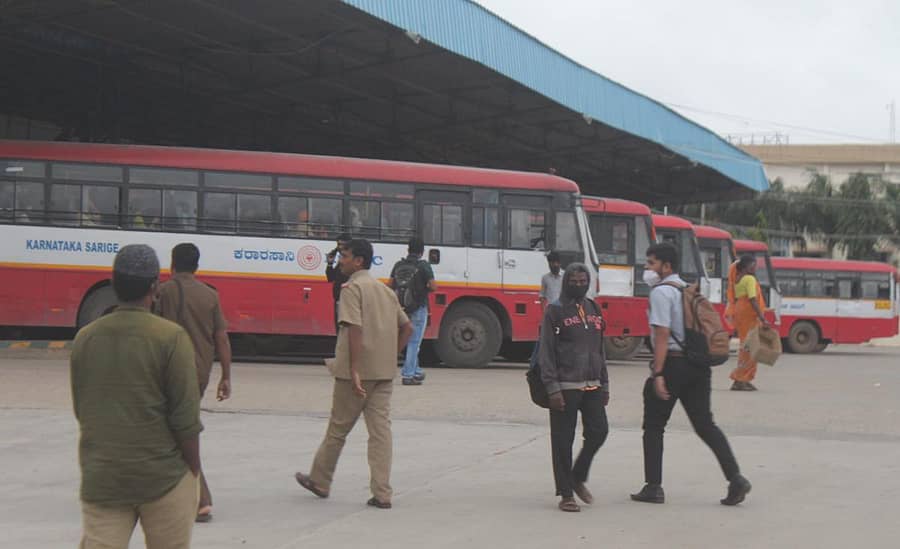 ಭಾರತ್‌ ಬಂದ್‌ ನಡುವೆಯೂ ಕೋಲಾರದಲ್ಲಿ ಸೋಮವಾರ ಕೆಎಸ್ಆರ್‌ಟಿಸಿ ಬಸ್‌ಗಳು ಸೇವೆ ಒದಗಿಸಿದವು