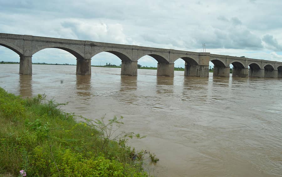 ಯಾದಗಿರಿ ನಗರದ ಬಳಿ ತುಂಬಿ ಹರಿದ ಭೀಮಾ ನದಿ