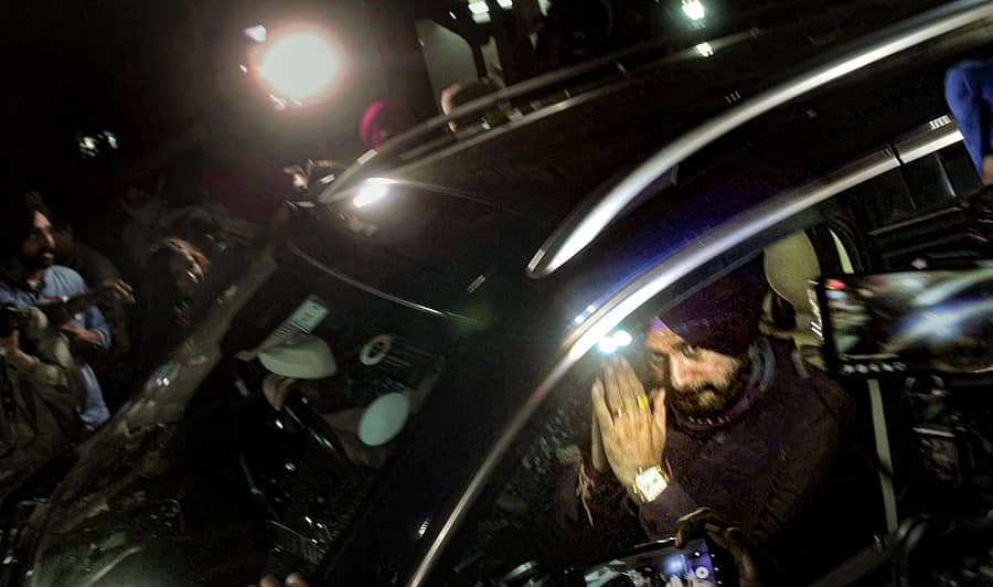 ಸಭೆ ಮುಗಿಸಿ ಪಂಜಾಬ್‌ ಭವನದಿಂದ ಹೊರಟ ಸಿಧು   –ಪಿಟಿಐ ಚಿತ್ರ