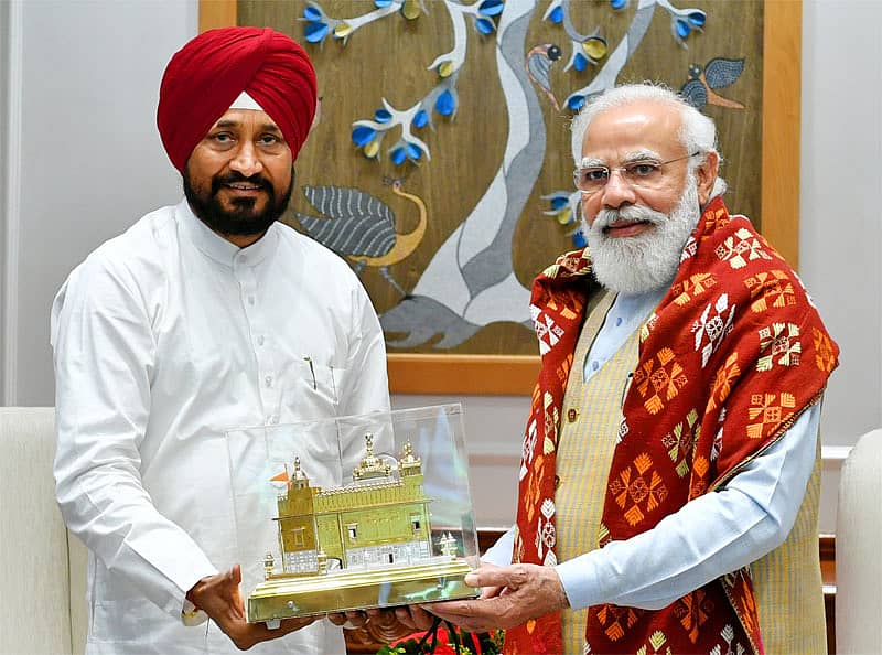 ಪಂಜಾಬ್ ಮುಖ್ಯಮಂತ್ರಿ ಚರಣ್ಜಿತ್ ಸಿಂಗ್ ಚನ್ನಿ ಮತ್ತು ಪ್ರಧಾನಿ ನರೇಂದ್ರ ಮೋದಿ – ಚಿತ್ರಕೃಪೆ: ಪಿಎಂಒ ಟ್ವಿಟರ್ ಖಾತೆ