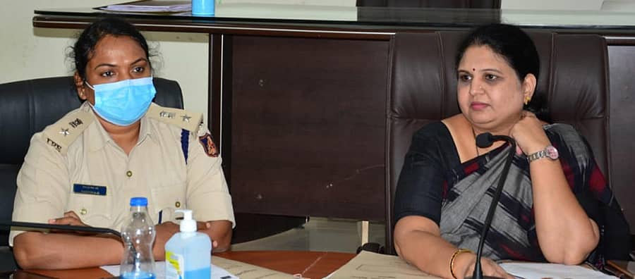 ಜಿಲ್ಲಾಧಿಕಾರಿ ಕವಿತಾ ಎಸ್. ಮನ್ನಿಕೇರಿ ಮಾತನಾಡಿದರು. ಜಿಲ್ಲಾ ಪೊಲೀಸ್ ವರಿಷ್ಠಾಧಿಕಾರಿ ಜಿ. ರಾಧಿಕಾ ಇದ್ದರು.