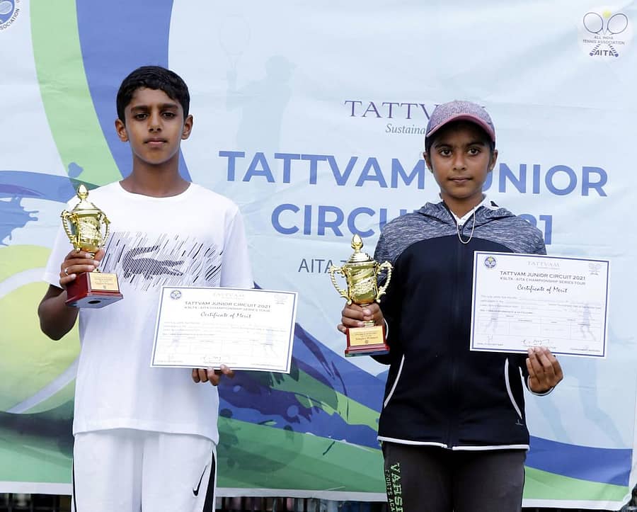 12 ವರ್ಷದೊಳಗಿನವರ ವಿಭಾಗದಲ್ಲಿ ಗೆದ್ದ ಪ್ರಶಸ್ತಿಗಳೊಂದಿಗೆ ದಕ್ಷಿಶ್ ಆರ್ಯನ್ ಹಾಗೂ ಶ್ರಾವ್ಯಾ ನುಂಬುರಿ