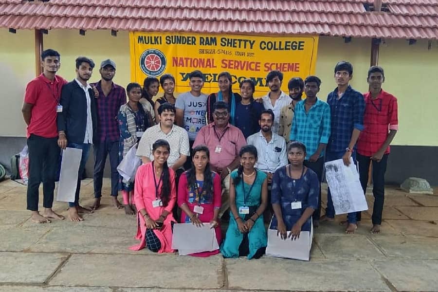 ಉದ್ಯಾವರದ ವೀರಭದ್ರ ದೇವಾಲಯದ ಆವರಣದಲ್ಲಿ ಐತಿಹಾಸಿಕ ಪರಂಪರೆ ಉಳಿಸಿ ಕಾರ್ಯಕ್ರಮ ನಡೆಯಿತು.