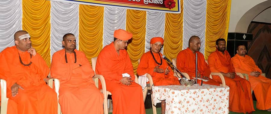 ದಾವಣಗೆರೆಯ ಶಿವಯೋಗಾಶ್ರಮದಲ್ಲಿ ಜಯದೇವ ಮುರುಘರಾಜೇಂದ್ರ ಸ್ವಾಮಿಗಳ 65ನೇ ವರ್ಷದ ಸ್ಮರಣೋತ್ಸವ ಕಾರ್ಯಕ್ರಮದ ಅಂಗವಾಗಿ ನಡೆದ ಜಯದೇವ ಲೀಲೆ ಪ್ರವಚನ ಮಂಗಲ ಕಾರ್ಯಕ್ರಮದಲ್ಲಿ ಚಿತ್ರದುರ್ಗ ಮುರುಘಾಮಠದ ಶಿವಮೂರ್ತಿ ಮುರುಘಾ ಶರಣರು ಮಾತನಾಡಿದರು