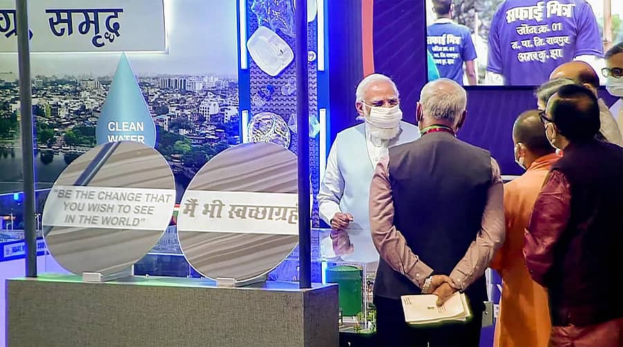 ಲಖನೌ ನಗರದಲ್ಲಿರುವ ಇಂದಿರಾಗಾಂಧಿ ಪ್ರತಿಷ್ಠಾನದಲ್ಲಿ ಮಂಗಳವಾರ ಪ್ರಧಾನ ಮಂತ್ರಿ ನರೇಂದ್ರ ಮೋದಿ ಅವರು ‘ಆಜಾದಿ@75-ನ್ಯೂ ಅರ್ಬನ್ ಇಂಡಿಯಾ: ಟ್ರಾನ್ಸ್ಫಾರ್ಮಿಂಗ್ ಅರ್ಬನ್ ಲ್ಯಾಂಡ್ಸ್ಕೇಪ್' ಎಕ್ಸ್ಪೋಗೆ ಚಾಲನೆ ನೀಡಿದರು.