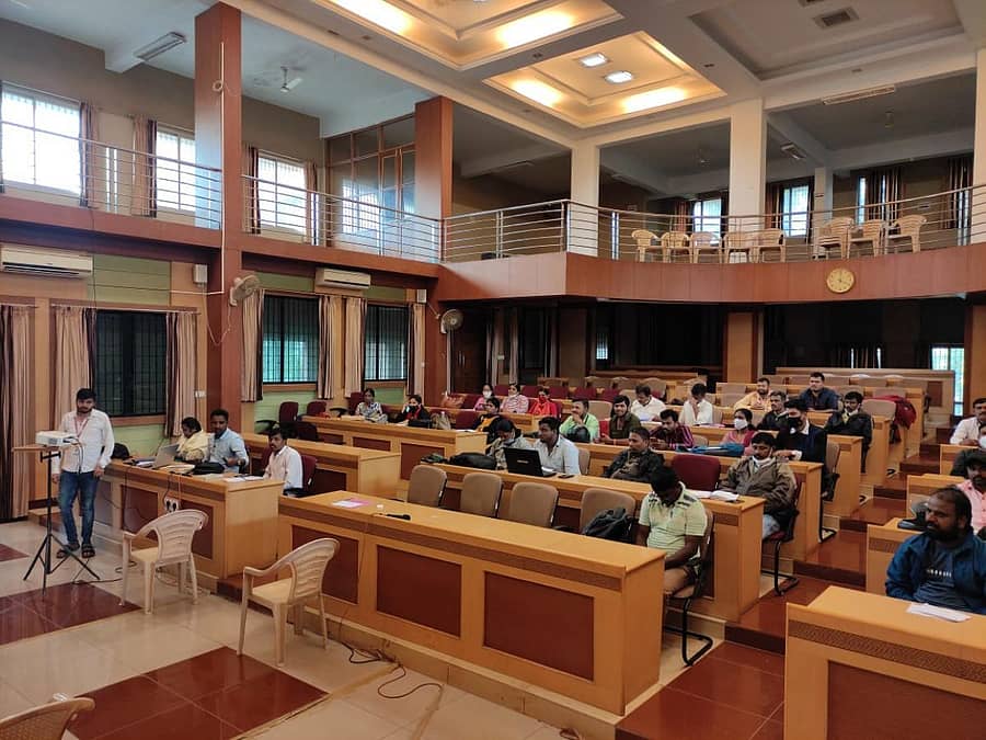 ಆಧಾರ್ ಕಾರ್ಡ್ ತಿದ್ದುಪಡಿಯ ಬಗ್ಗೆ ಧಾರವಾಡ ಜಿಲ್ಲೆಯ ಗ್ರಾಮ ಪಂಚಾಯಿತಿ ಸಿಬ್ಬಂದಿಗೆ ತರಬೇತಿ ನೀಡಲಾಯಿತು