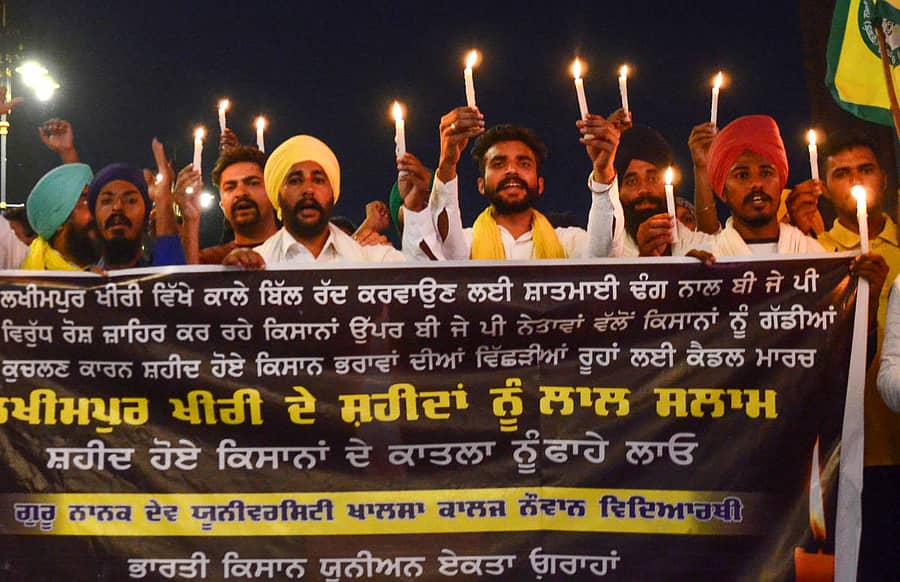 ಲಖಿಂಪುರ-ಖೇರಿ ರೈತರ ಹತ್ಯೆಯನ್ನು ಖಂಡಿಸಿ ಅಮೃತಸರದಲ್ಲಿ ರೈತರು ಮತ್ತು ವಿದ್ಯಾರ್ಥಿಗಳು ಶುಕ್ರವಾರ ಸಂಜೆ ಮೊಂಬತ್ತಿ ಮೆರವಣಿಗೆ ನಡೆಸಿದರು ಪಿಟಿಐ ಚಿತ್ರ
