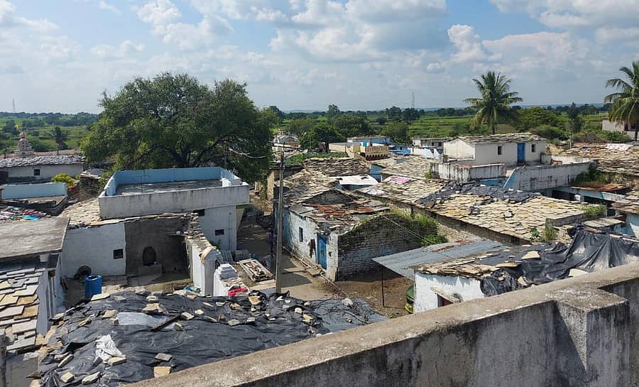 ಚಿಂಚೋಳಿ ತಾಲ್ಲೂಕಿನ ಗಡಿಕೇಶ್ವಾರದಲ್ಲಿರುವ ಕಲ್ಲು, ಮಣ್ಣಿನಿಂದ ಕಟ್ಟಿದ ಮನೆಗಳು