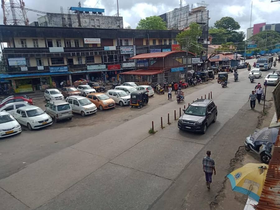 ಕೇಂದ್ರ ಸರ್ಕಾರದ ಮೂರು ಕೃಷಿ ಕಾಯ್ದೆಗಳ ವಿರುದ್ಧ ಸಂಯುಕ್ತ ಕಿಸಾನ್ ಮೋರ್ಚಾ ಕರೆನೀಡಿದ್ದ ಭಾರತ ಬಂದ್ಗೆ ಜಿಲ್ಲೆಯಲ್ಲಿ ನೀರಸ ಪ್ರತಿಕ್ರಿಯೆ ವ್ಯಕ್ತವಾಯಿತು.