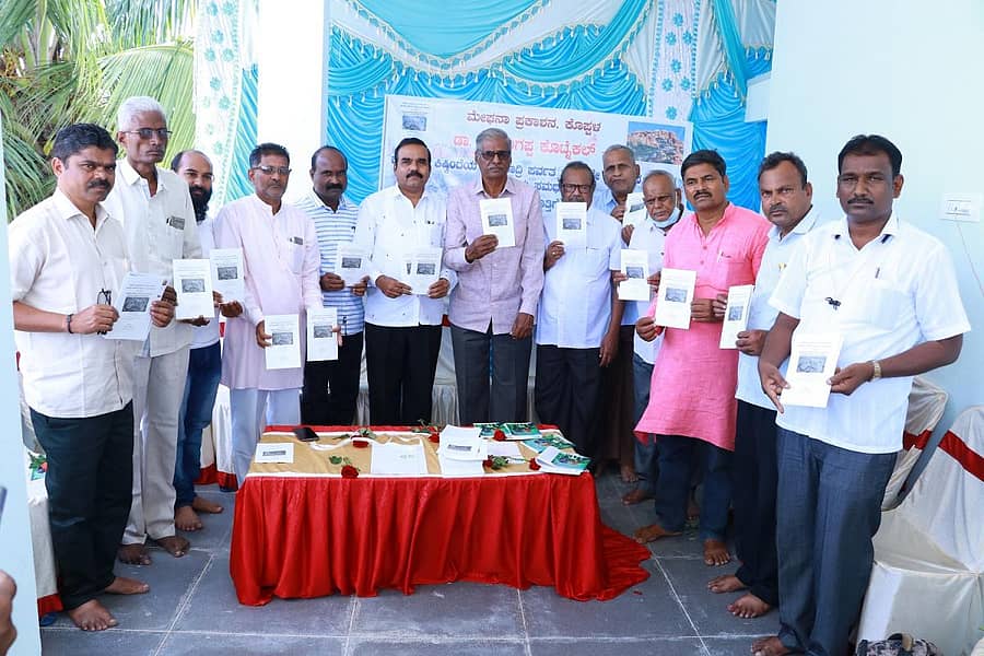 ಕೊಪ್ಪಳದ ಬಿ.ಟಿ.ಪಾಟೀಲ ನಗರದಲ್ಲಿ ಡಾ.ಸಿದ್ಲಿಂಗಪ್ಪ ಕೊಟ್ನೆಕಲ್ ಬರೆದ ‘ಕೊಪ್ಪಳದ ಕಿಷ್ಕಿಂಧೆಯ ಅಂಜನಾದ್ರಿ ಪ್ರದೇಶವೇ ಹನುಮನ ಜನ್ಮಸ್ಥಳ; ಒಂದು ಸಮರ್ಥನೆ’ ಎಂಬ ಕಿರುಹೊತ್ತಿಗೆಯನ್ನು ಇತಿಹಾಸ ತಜ್ಞ ಡಾ.ಶರಣಬಸಪ್ಪ ಕೋಲ್ಕಾರ ಬಿಡುಗಡೆಗೊಳಿಸಿದರು. ಅಲ್ಲಮಪ್ರಭು ಪಾಟೀಲ, ಬಸವರಾಜ ಪೂಜಾರ, ಡಾ.ಮಹಾಂತೇಶ ಮಲ್ಲನಗೌಡರ, ಜಿ.ಎಸ್.ಗೋನಾಳ, ಹನುಮಂತಪ್ಪ ಅಂಡಗಿ, ರಮೇಶ ಓಜಿನಹಳ್ಳಿ, ಸೋಮನಗೌಡ ಮುಂತಾದವರು ಇದ್ದರು