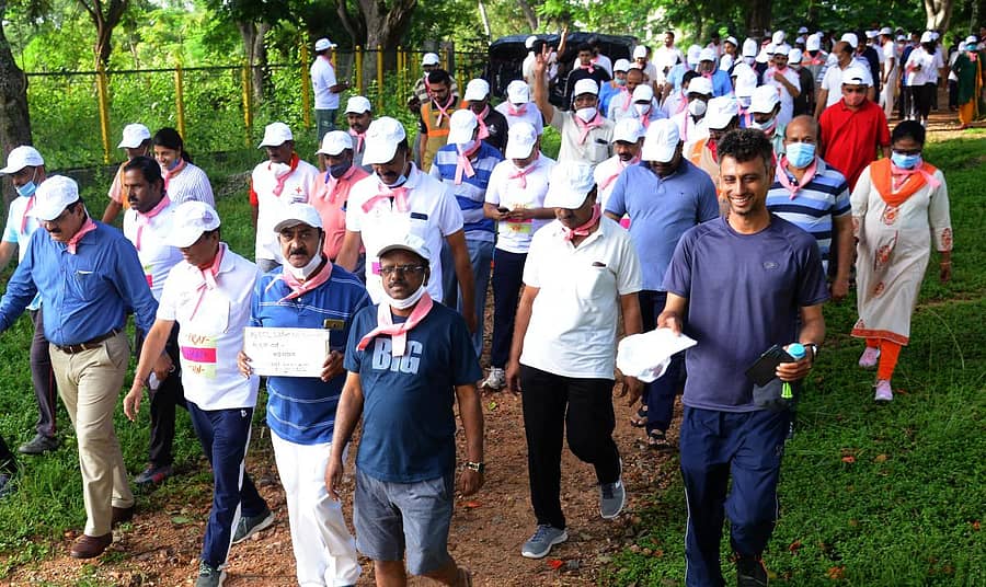 ದಾವಣಗೆರೆ ಟಿ.ವಿ. ಸ್ಟೇಷನ್ ಕೆರೆ ಅಂಗಳದಲ್ಲಿ ಕ್ಯಾನ್ಸರ್‌ ನಡಿಗೆ ಅಭಿಯಾನ ನಡೆಯಿತು