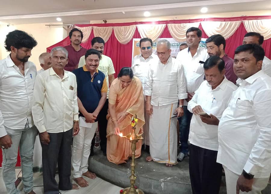 ಭದ್ರಾವತಿಯಲ್ಲಿ ಭಾನುವಾರ ನಡೆದ ಜೆ.ಎಚ್. ಪಟೇಲ್ ಜಯಂತಿ ಕಾರ್ಯಕ್ರಮವನ್ನು ಜಿಲ್ಲಾ ಪಂಚಾಯಿತಿ ಮಾಜಿ ಅಧ್ಯಕ್ಷೆ ಬಲ್ಕೀಷ್ ಬಾನು ಉದ್ಘಾಟಿಸಿದರು. ಜೆಡಿಯು ರಾಜ್ಯಾಧ್ಯಕ್ಷ ಮಹಿಮ ಪಟೇಲ್ ಇದ್ದರು.