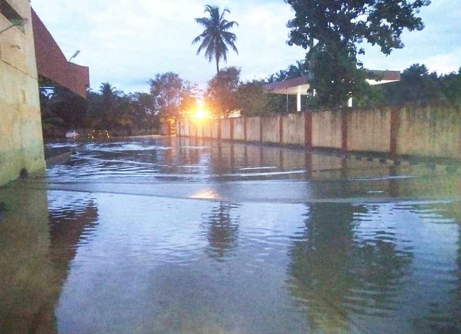 ನಾಗಮಂಗಲ ಪಟ್ಟಣದ ಕೆಎಸ್ಆರ್ಟಿಸಿ ಬಸ್ ನಿಲ್ದಾಣದಲ್ಲಿ ಭಾನುವಾರ ಸುರಿದ ಭಾರಿ ಮಳೆಗೆ ನೀರು ತುಂಬಿರುವುದು