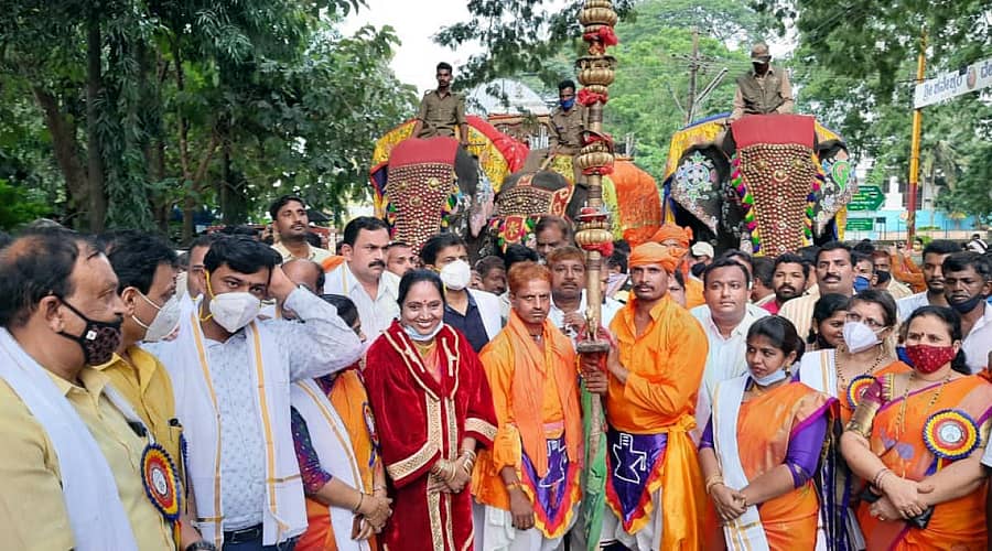 ಕಳೆದ ವರ್ಷ ಶಿವಮೊಗ್ಗ ದಸರಾ ಕಾರ್ಯಕ್ರಮದಲ್ಲಿ ಭಾಗವಹಿಸಿದ್ದ ಸಕ್ರೆಬೈಲಿನ ಆನೆ ಸಾಗರ, ಭಾನುಮತಿ, ಬಾಲಣ್ಣ