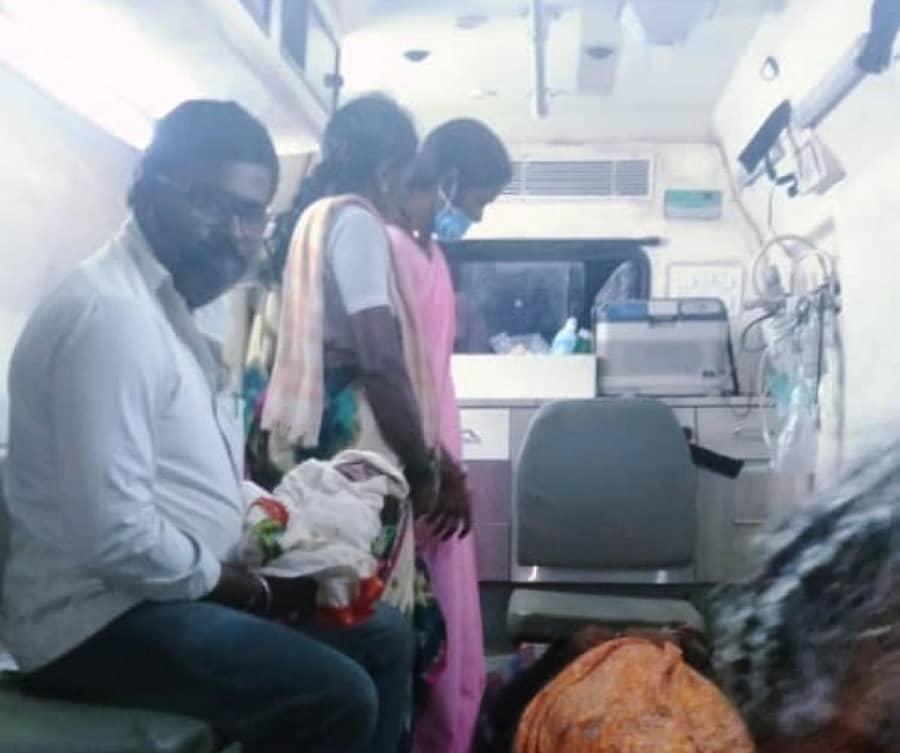 ಆನವಟ್ಟಿ ಸಮೀಪದ ಬೆಟ್ಟದಕೂರ್ಲಿ ಗ್ರಾಮದ ರೇಖಾ ನಾಗರಾಜ ಅವರಿಗೆ ಆಂಬುಲೆನ್ಸ್ನಲ್ಲಿ ಹೆರಿಗೆಯಾಯಿತು