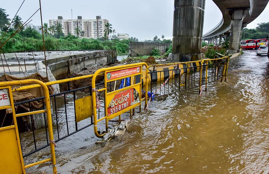 ಮೈಸೂರು ರಸ್ತೆಯ ಮೈಲಸಂದ್ರ ಬಳಿ ರಾಜಕಾಲುವೆ ಕಾಮಗಾರಿ ಸ್ಥಗಿತಗೊಂಡಿರುವ ದೃಶ್ಯ. – ಪ್ರಜಾವಾಣಿ ಚಿತ್ರಗಳು