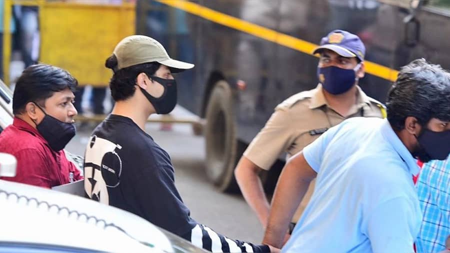 ಡ್ರಗ್ಸ್ ಪ್ರಕರಣದಲ್ಲಿ ಆರ್ಯನ್ ಖಾನ್ ಬಂಧನ