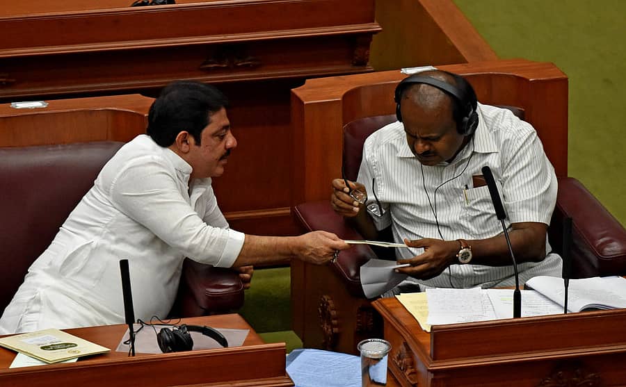 ವಿಧಾನಸಭೆಯಲ್ಲಿ ಎಚ್.ಡಿ ಕುಮಾರಸ್ವಾಮಿ ಮತ್ತು ಜಮೀರ್ ಅಹಮದ್