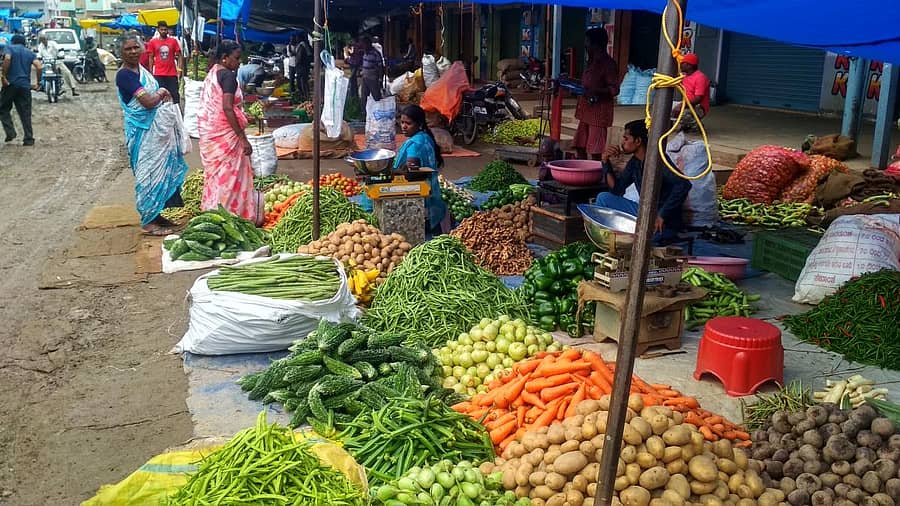 ತುಮಕೂರು ಅಂತರಸನಹಳ್ಳಿ ಎಪಿಎಂಸಿ ಮಾರುಕಟ್ಟೆಯಲ್ಲಿ ತರಕಾರಿ ವಹಿವಾಟು