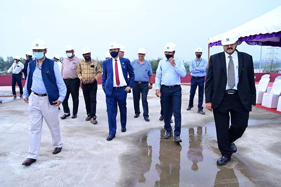 ಮಂಗಳೂರು ತೈಲಾಗಾರ ಎಂಆರ್ಪಿಎಲ್ ಸಂಕೀರ್ಣಕ್ಕೆ ಒಎನ್ಜಿಸಿ ಅಧ್ಯಕ್ಷ, ವ್ಯವಸ್ಥಾಪಕ ನಿರ್ದೇಶಕ (ಸಿಎಂಡಿ) ಸುಭಾಷ್ ಕುಮಾರ್ ಸೋಮವಾರ ಭೇಟಿನೀಡಿದರು.