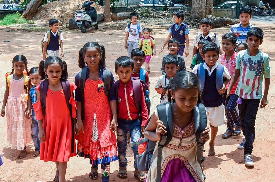 ಶಾಲೆಗೆ ಬರುತ್ತಿರುವ ಮಕ್ಕಳು (ಸಂಗ್ರಹ ಚಿತ್ರ)