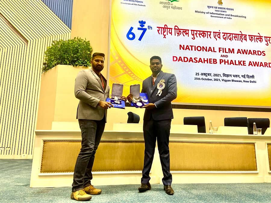 ಪ್ರಶಸ್ತಿಯೊಂದಿಗೆ ಅವಿನಾಶ್ ಯು.ಶೆಟ್ಟಿ ಹಾಗೂ ಪ್ರೀತಮ್ ಶೆಟ್ಟಿ