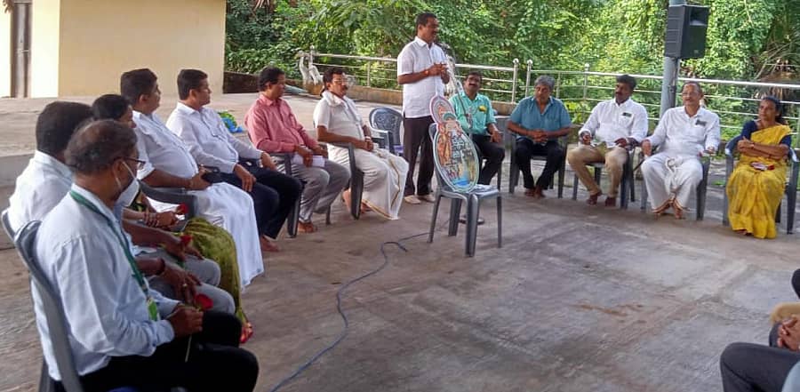 ಮೂಲ್ಕಿಯ ಬೆಳ್ಳಾಯರು ಚಂದ್ರಮೌಳೀಶ್ವರ ದೇವಸ್ಥಾನದಲ್ಲಿ ಕೃಷಿ ಮೇಳದ ಅಧಿಕೃತ ಲಾಂಛನ ಹಾಗೂ ಹೆಸರನ್ನು ಶಾಸಕ ಉಮಾನಾಥ ಕೋಟ್ಯಾನ್ ಬಿಡುಗಡೆಗೊಳಿಸಿ ಮಾತನಾಡಿದರು.