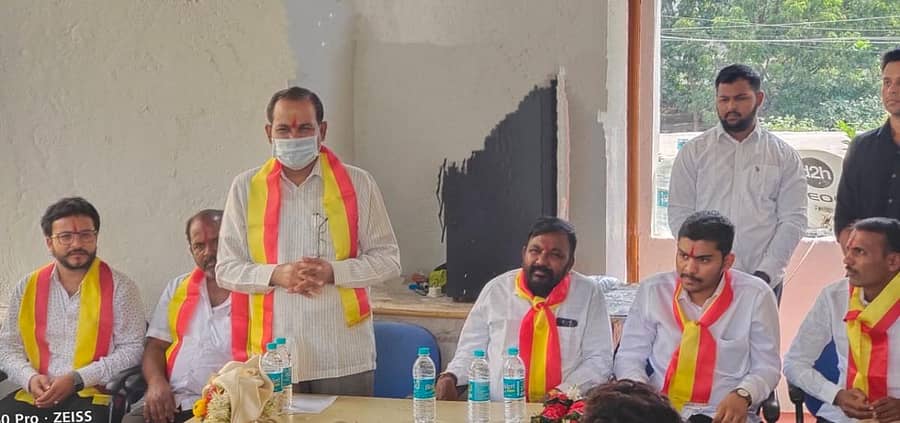 ವಿಜಯಪುರ ನಗರದ ಕೆಎಚ್‍ಬಿ ಕಾಲೊನಿಯಲ್ಲಿ ಸೋಮವಾರ ಹಮ್ಮಿಕೊಂಡಿದ್ದ 66ನೇ ಕನ್ನಡ ರಾಜ್ಯೋತ್ಸವ ಕಾರ್ಯಕ್ರಮದಲ್ಲಿ ನಾಗಠಾಣ ಶಾಸಕ ಡಾ. ದೇವಾನಂದ ಚವ್ಹಾಣ ಮಾತನಾಡಿದರು.