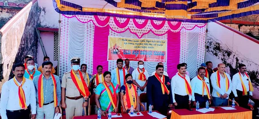 ಹೊಸನಗರದ ನೆಹರೂ ಮೈದಾನದಲ್ಲಿ ರಾಜ್ಯೋತ್ಸವ ಆಚರಿಸಲಾಯಿತು