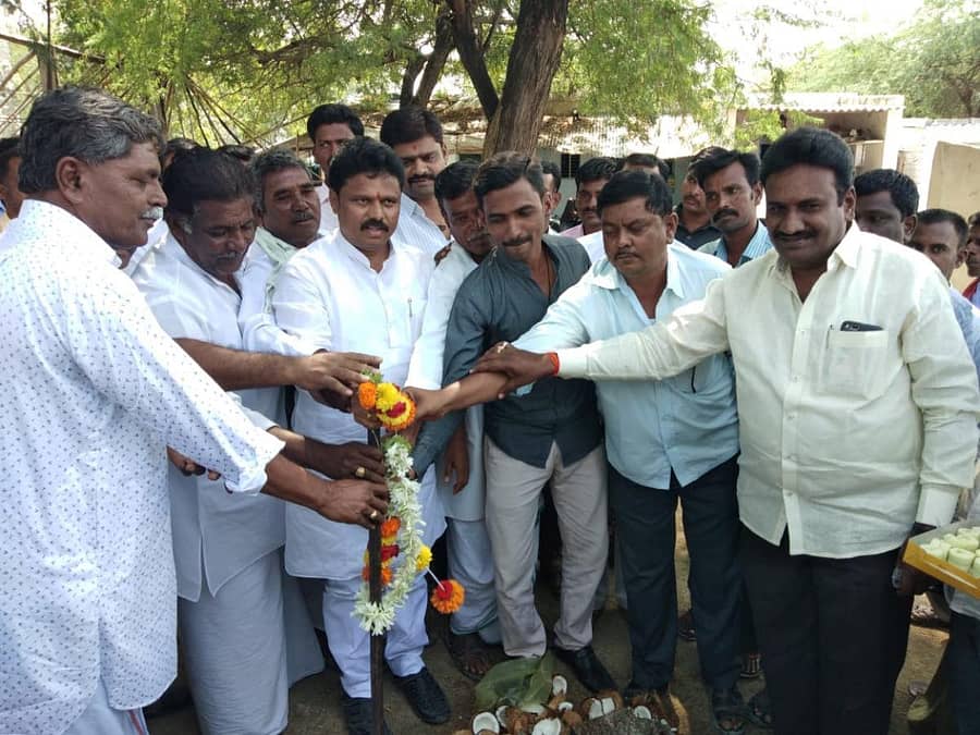 ರಾಯಚೂರು ತಾಲ್ಲೂಕಿನ ಮೀರಾಪೂರ ಗ್ರಾಮದಲ್ಲಿ ಕಾಮಗಾರಿಯೊಂದಕ್ಕೆ ಭೂಮಿಪೂಜೆ ನೆರವೇರಿಸಿದ ಶಾಸಕ ಬಸನಗೌಡ ದದ್ದಲ (ಸಂಗ್ರಹ ಚಿತ್ರ)