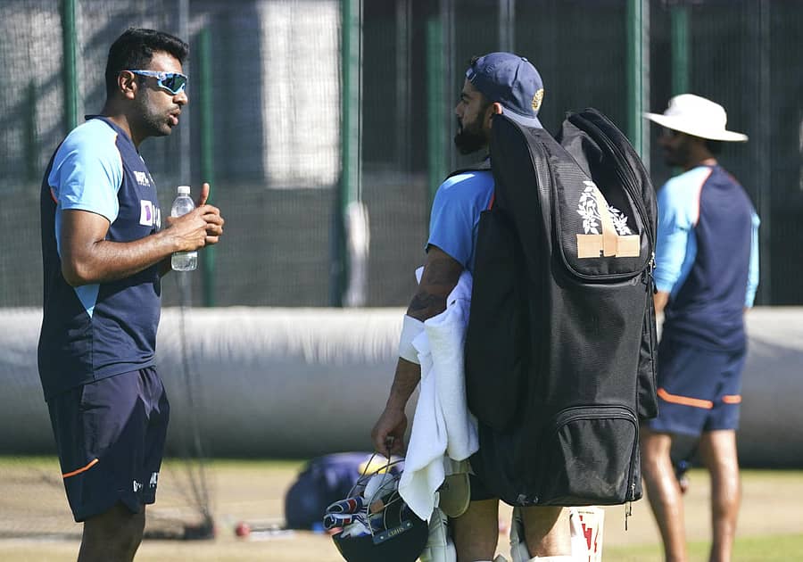 ಆರ್ ಅಶ್ವಿನ್ ಮತ್ತು ವಿರಾಟ್ ಕೊಹ್ಲಿ